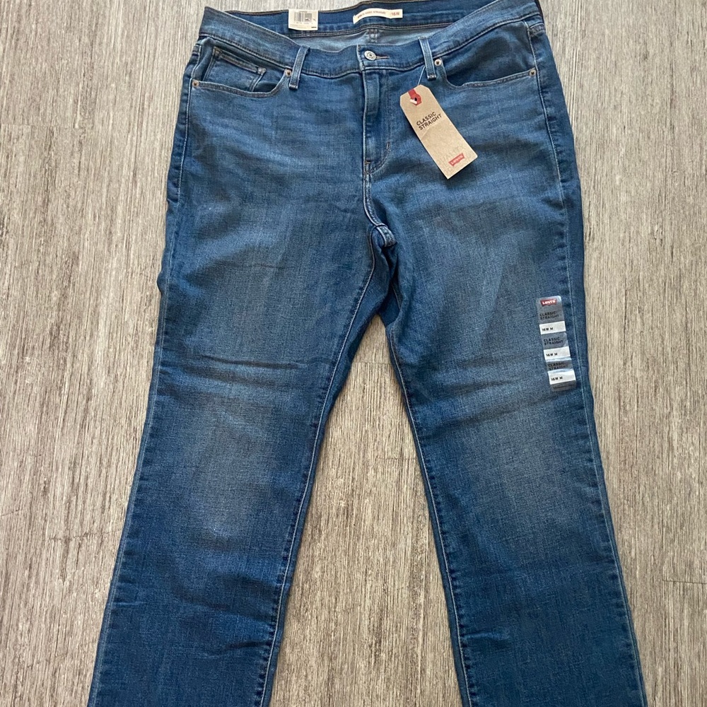 Levis women’s classic straight jeans